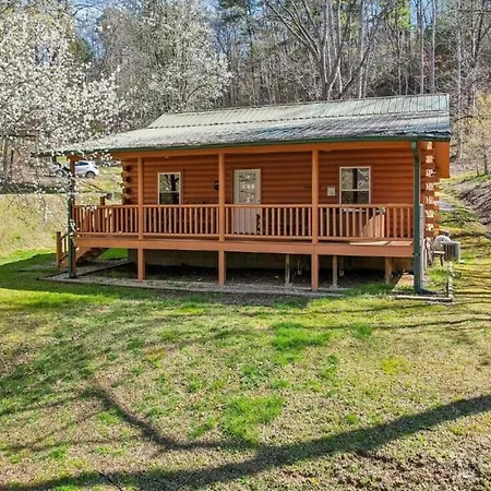 Fox Creek Cabin 1: Creekside Cabin In The Smoky Mountains